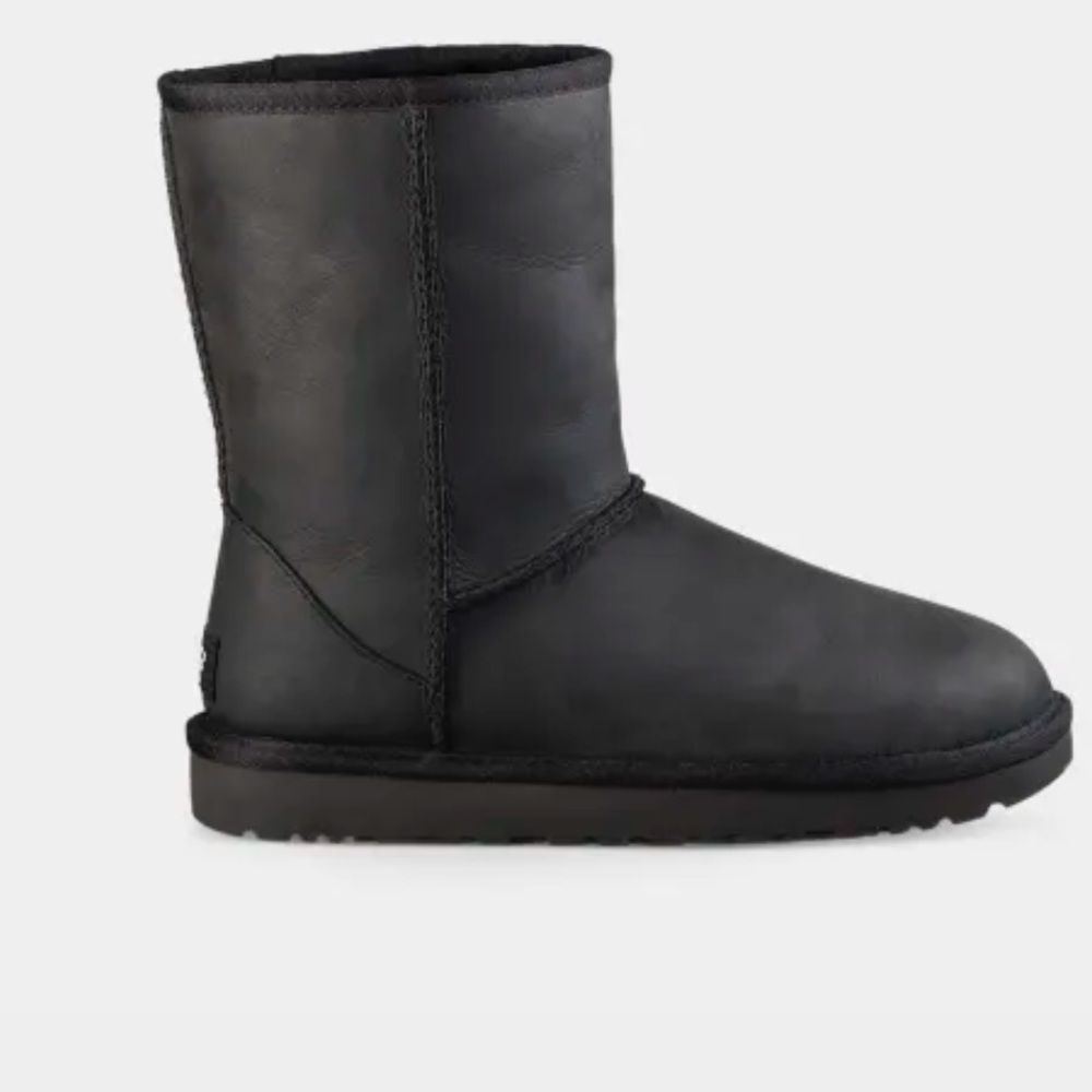 NIB classic short leather UGG